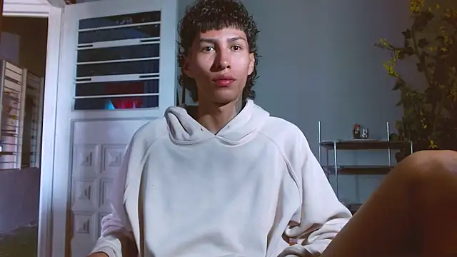 Daniel DLuxxx online show from March 17, 6:55 pm