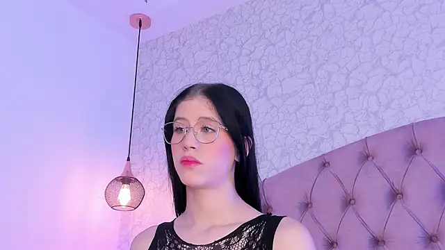 Snapshot of saraa_joness_ chatting on May 10, 5:40 pm saraa joness online show from May 10, 5:40 pm
