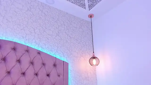 Snapshot of saraa_joness_ chatting on May 30, 7:33 pm saraa joness online show from May 30, 7:33 pm