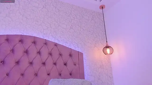 Snapshot of saraa_joness_ chatting on June 2, 6:32 pm saraa joness online show from June 2, 6:32 pm
