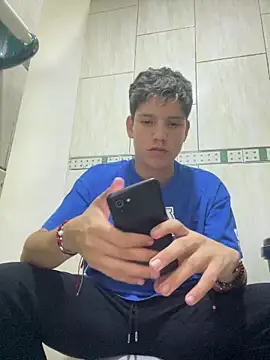 Snapshot of Theus26_ chatting on March 27, 2:28 am Theus26 online show from March 27, 2:28 am