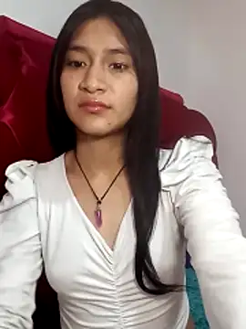 Snapshot of KarolaMendez chatting on April 5, 9:23 pm KarolaMendez online show from April 5, 9:23 pm