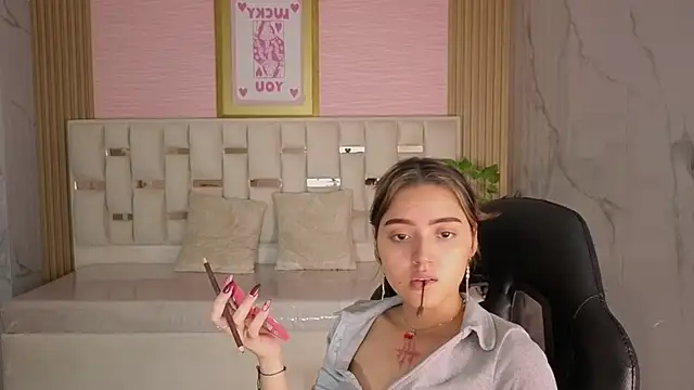Snapshot of veronicaa_s chatting on June 1, 8:32 pm veronicaa s online show from June 1, 8:32 pm