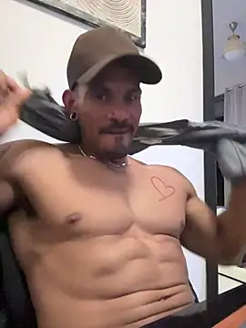 Snapshot of daniels-maison chatting on March 24, 12:04 am daniels-maison online show from March 24, 12:04 am