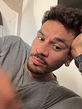 Snapshot of daniels-maison chatting on April 1, 4:04 pm daniels-maison online show from April 1, 4:04 pm