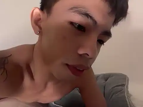 Snapshot of hottasianboy chatting on May 4, 9:38 am hottasianboy online show from May 4, 9:38 am