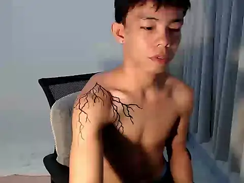 Snapshot of hottasianboy chatting on May 14, 10:55 am hottasianboy online show from May 14, 10:55 am