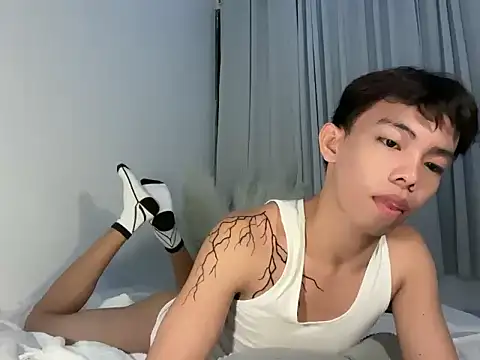 Snapshot of hottasianboy chatting on May 18, 8:20 am hottasianboy online show from May 18, 8:20 am