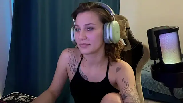 Snapshot of AlbyDengrov chatting on March 15, 8:09 am AlbyDengrov online show from March 15, 8:09 am