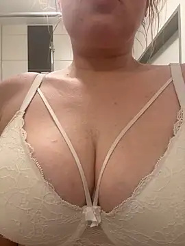 FeuchteMona online show from March 15, 9:32 pm