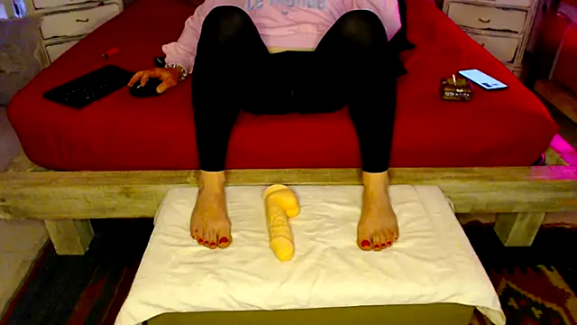 feetandcock85 online show from April 26, 4:48 pm