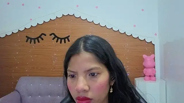 Snapshot of emily_smith_t chatting on May 7, 7:41 pm emily smith t online show from May 7, 7:41 pm