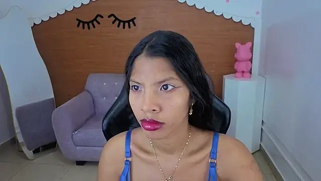 Snapshot of emily_smith_t chatting on May 14, 7:42 pm emily smith t online show from May 14, 7:42 pm