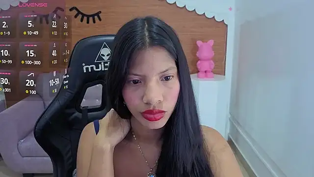 Snapshot of emily_smith_t chatting on June 1, 7:37 pm emily smith t online show from June 1, 7:37 pm