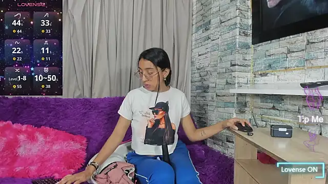 Snapshot of NoahAndBunny chatting on June 2, 11:56 am NoahAndBunny online show from June 2, 11:56 am