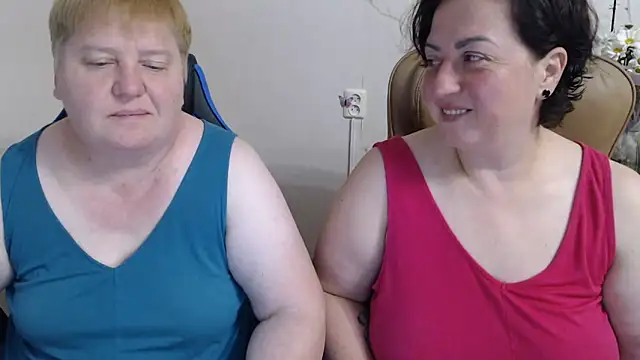Snapshot of Lindy-Jeanie chatting on June 26, 6:45 pm Lindy-Jeanie online show from June 26, 6:45 pm