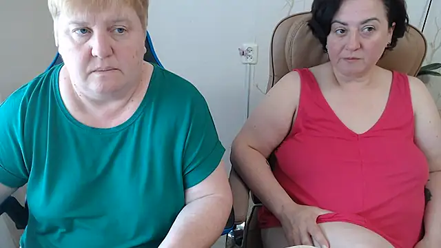 Snapshot of Lindy-Jeanie chatting on July 11, 12:52 pm Lindy-Jeanie online show from July 11, 12:52 pm