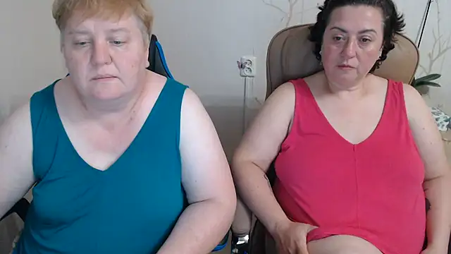 Snapshot of Lindy-Jeanie chatting on July 15, 6:46 pm Lindy-Jeanie online show from July 15, 6:46 pm