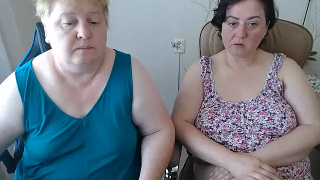 Snapshot of Lindy-Jeanie chatting on July 16, 11:05 am Lindy-Jeanie online show from July 16, 11:05 am