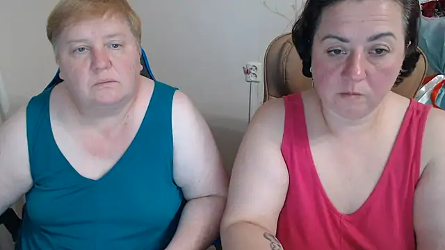 Snapshot of Lindy-Jeanie chatting on July 21, 7:27 pm Lindy-Jeanie online show from July 21, 7:27 pm