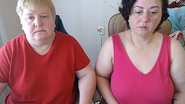 Snapshot of Lindy-Jeanie chatting on July 23, 8:23 am Lindy-Jeanie online show from July 23, 8:23 am