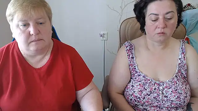 Snapshot of Lindy-Jeanie chatting on July 25, 8:23 am Lindy-Jeanie online show from July 25, 8:23 am