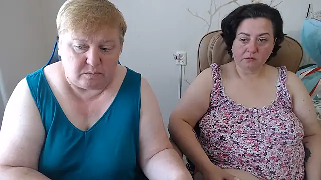 Snapshot of Lindy-Jeanie chatting on July 26, 9:05 am Lindy-Jeanie online show from July 26, 9:05 am