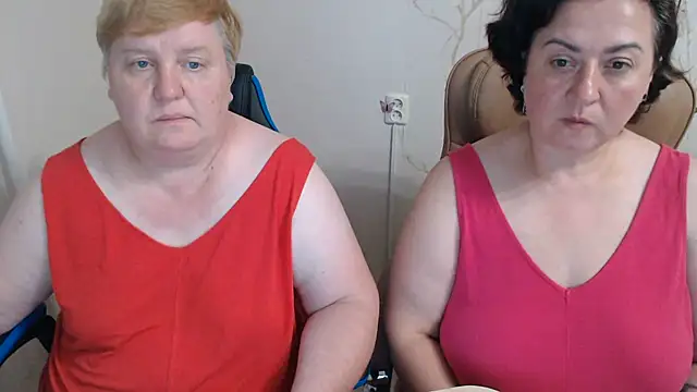 Snapshot of Lindy-Jeanie chatting on August 1, 8:30 pm Lindy-Jeanie online show from August 1, 8:30 pm