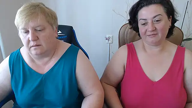 Snapshot of Lindy-Jeanie chatting on August 2, 8:35 am Lindy-Jeanie online show from August 2, 8:35 am