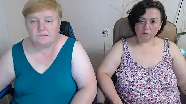 Snapshot of Lindy-Jeanie chatting on August 3, 8:01 pm Lindy-Jeanie online show from August 3, 8:01 pm