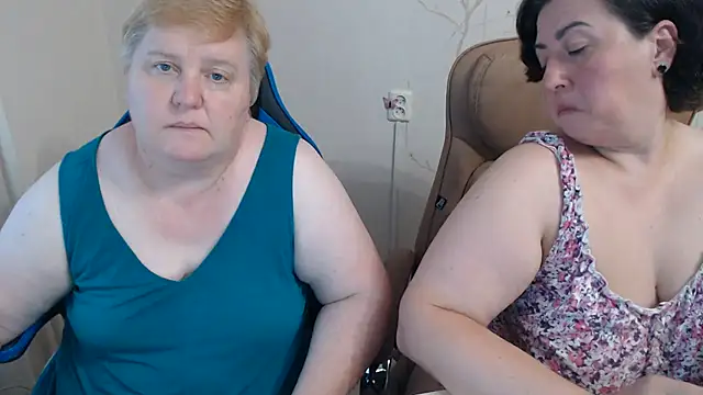 Snapshot of Lindy-Jeanie chatting on August 4, 5:04 pm Lindy-Jeanie online show from August 4, 5:04 pm