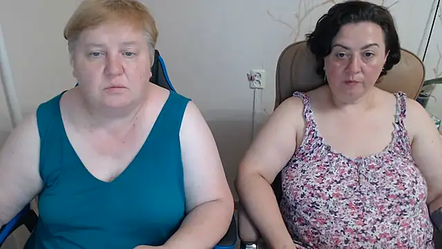 Snapshot of Lindy-Jeanie chatting on August 6, 8:22 pm Lindy-Jeanie online show from August 6, 8:22 pm