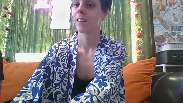 Snapshot of Girls26x chatting on April 7, 1:00 pm Girls26x online show from April 7, 1:00 pm