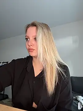 bettyloveu online show from March 26, 11:05 am