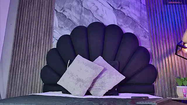  charlotte quee  online show from March 25, 1:17 pm