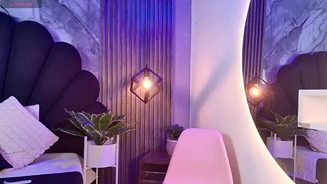  charlotte quee  online show from April 27, 1:42 pm