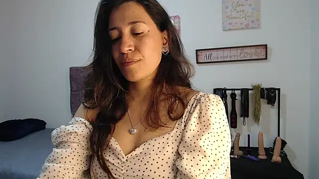 Snapshot of violeta_scott chatting on June 3, 2:33 pm violeta scott online show from June 3, 2:33 pm