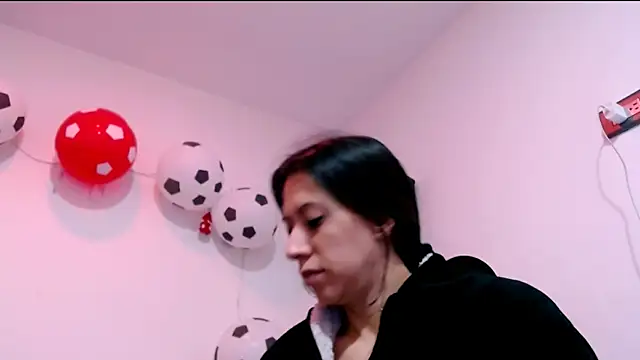 ItsAmara online show from July 15, 4:12 pm