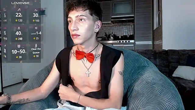 Snapshot of tiam_muller_fenix chatting on May 8, 1:22 am tiam muller fenix online show from May 8, 1:22 am