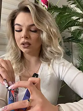 KimmBliss online show from April 15, 6:15 pm