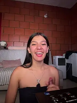Snapshot of xayah_cute chatting on April 12, 6:29 am xayah cute online show from April 12, 6:29 am