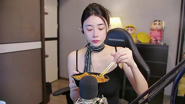 Snapshot of XiaoYuBao- chatting on July 12, 8:33 pm XiaoYuBao- online show from July 12, 8:33 pm