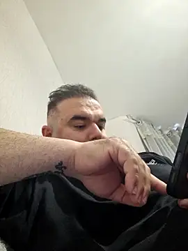 bigmillz32 online show from March 25, 1:28 pm