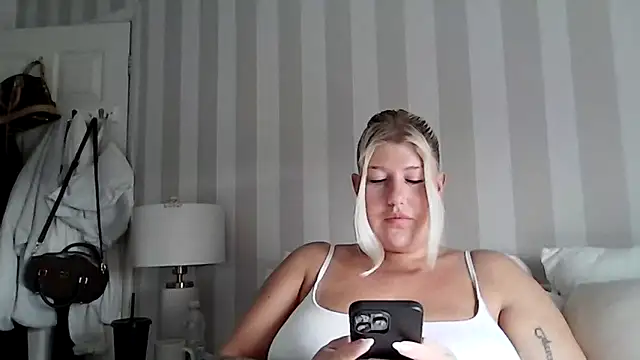 Lexi Laura online show from April 17, 7:33 am