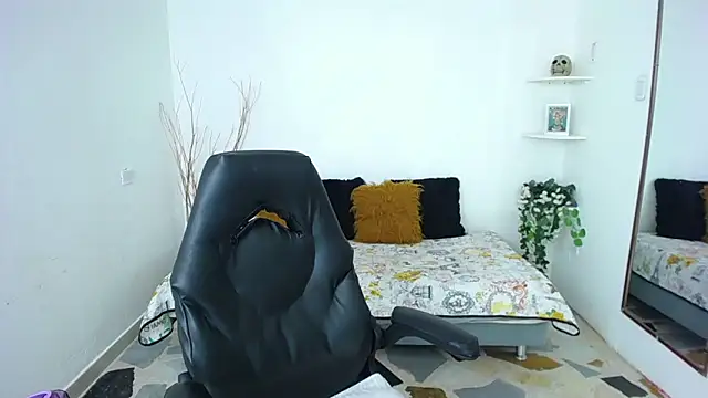 Snapshot of Emma_Faith chatting on May 21, 2:13 pm Emma Faith online show from May 21, 2:13 pm