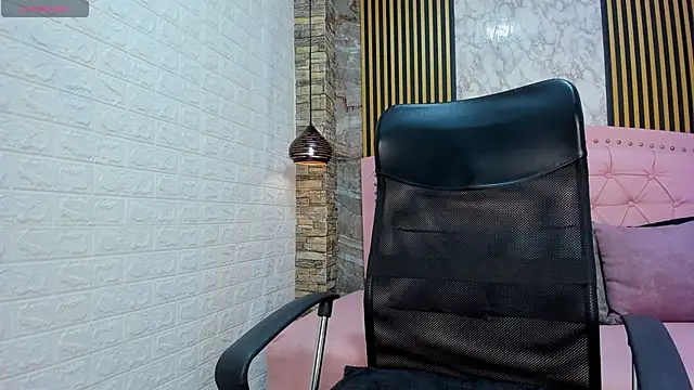 AishaCambell  online show from April 3, 9:40 am