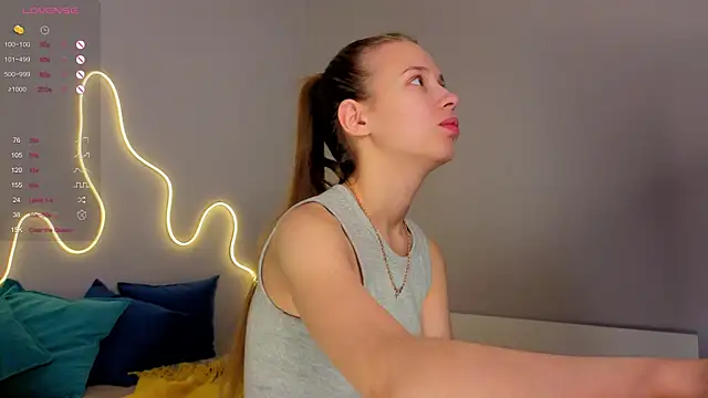 Snapshot of Emma_dream_ chatting on June 27, 1:32 am Emma dream online show from June 27, 1:32 am