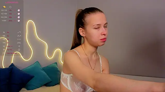 Snapshot of Emma_dream_ chatting on July 13, 1:41 am Emma dream online show from July 13, 1:41 am