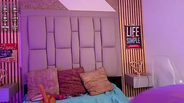  karlaruso online show from April 28, 12:43 pm