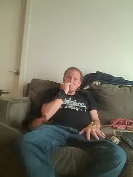Snapshot of yourMasterisBored chatting on May 19, 2:01 pm yourMasterisBored online show from May 19, 2:01 pm